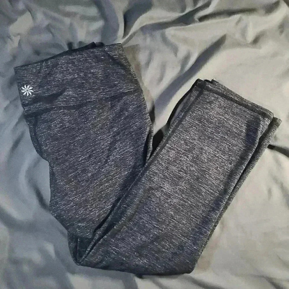 Athleta Gray Capris Size Small - Picture 1 of 4